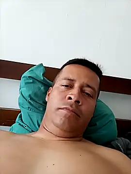 Snapshot of alejos81 chatting on October 12, 2025, 4:52 pm alejos81 online show from October 12, 2025, 4:52 pm