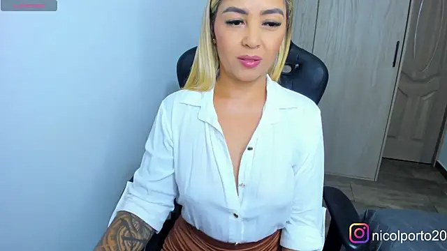 Snapshot of NicolPorto chatting on November 14, 2025, 11:58 am NicolPorto online show from November 14, 2025, 11:58 am