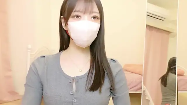 Snapshot of roachan_ chatting on March 5, 2026, 12:35 pm roachan online show from March 5, 2026, 12:35 pm