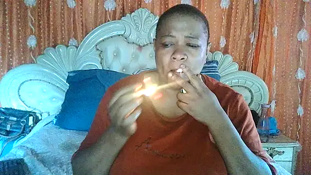 BUSTY QUEEEN online show from October 18, 2025, 12:40 pm