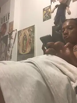 elpeluchenegroxxx3 online show from May 17, 2026, 3:17 am