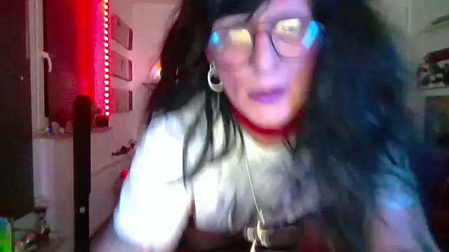 Snapshot of hellgirl1980 chatting on April 14, 2026, 1:54 am hellgirl1980 online show from April 14, 2026, 1:54 am