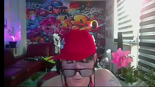 Snapshot of hellgirl1980 chatting on July 3, 2026, 11:28 am hellgirl1980 online show from July 3, 2026, 11:28 am