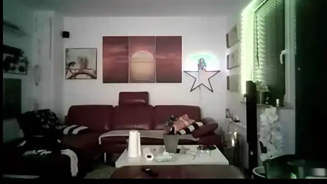 Snapshot of hellgirl1980 chatting on April 23, 2026, 11:28 pm hellgirl1980 online show from April 23, 2026, 11:28 pm
