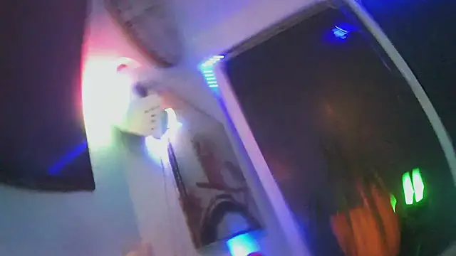 Snapshot of hellgirl1980 chatting on October 26, 2025, 12:11 am hellgirl1980 online show from October 26, 2025, 12:11 am