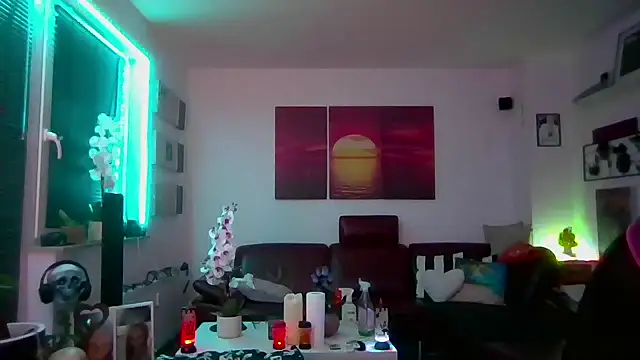 Snapshot of hellgirl1980 chatting on November 19, 2025, 11:05 pm hellgirl1980 online show from November 19, 2025, 11:05 pm