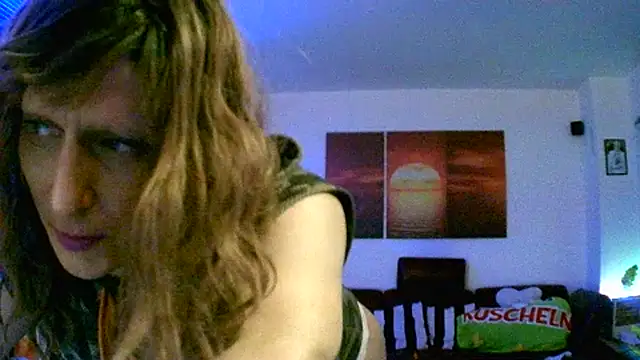 Snapshot of hellgirl1980 chatting on November 15, 2025, 3:10 am hellgirl1980 online show from November 15, 2025, 3:10 am