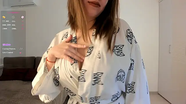 Snapshot of MaymeDeuel chatting on November 24, 2025, 6:57 am MaymeDeuel online show from November 24, 2025, 6:57 am