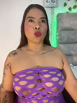 Snapshot of roselyn_caprice chatting on June 7, 2026, 1:00 am roselyn caprice online show from June 7, 2026, 1:00 am