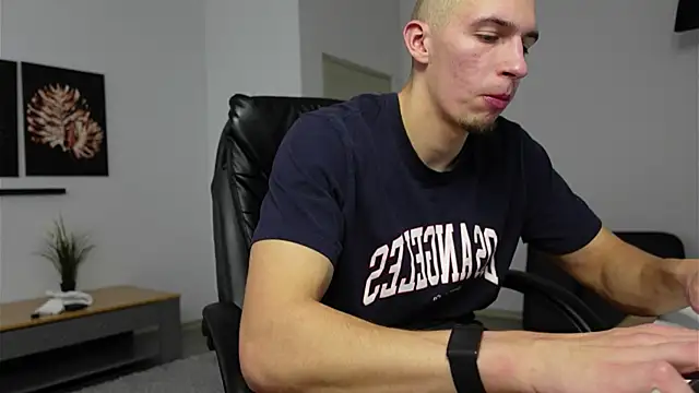 Snapshot of Ryan_Dozer chatting on October 30, 2025, 8:12 am Ryan Dozer online show from October 30, 2025, 8:12 am