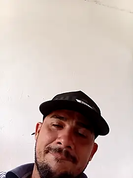 Snapshot of yeffito1 chatting on March 13, 2026, 8:03 pm yeffito1 online show from March 13, 2026, 8:03 pm