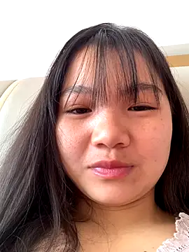 Emlyly-18 online show from December 3, 2025, 5:19 am