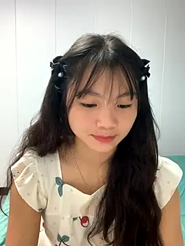 Emlyly-18 online show from October 12, 2025, 3:08 am