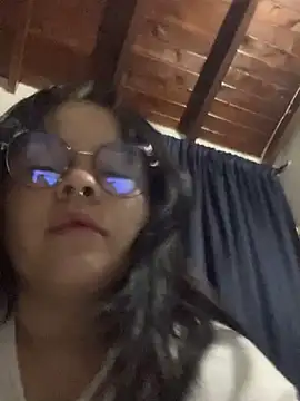 Snapshot of SweetKimi_ chatting on October 4, 2025, 3:30 am SweetKimi online show from October 4, 2025, 3:30 am