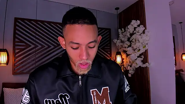 Snapshot of B_Wild chatting on November 11, 2025, 3:34 am B Wild online show from November 11, 2025, 3:34 am