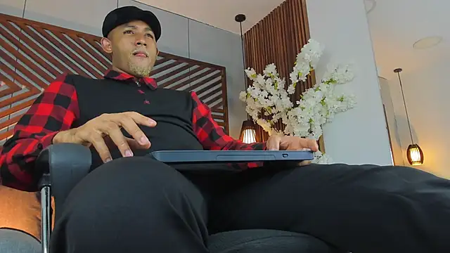 B Wild online show from May 5, 2026, 3:42 am