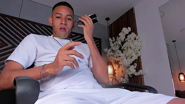 Snapshot of B_Wild chatting on December 5, 2025, 3:16 am B Wild online show from December 5, 2025, 3:16 am