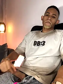 Snapshot of B_Wild chatting on October 11, 2025, 4:02 am B Wild online show from October 11, 2025, 4:02 am