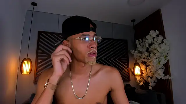 Snapshot of B_Wild chatting on October 22, 2025, 3:50 am B Wild online show from October 22, 2025, 3:50 am