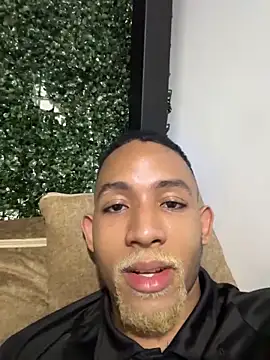 Snapshot of B_Wild chatting on November 30, 2025, 2:34 am B Wild online show from November 30, 2025, 2:34 am