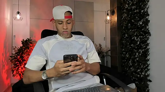 Snapshot of B_Wild chatting on July 26, 2026, 3:35 am B Wild online show from July 26, 2026, 3:35 am