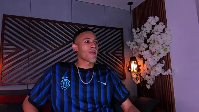 Snapshot of B_Wild chatting on November 19, 2025, 4:01 am B Wild online show from November 19, 2025, 4:01 am