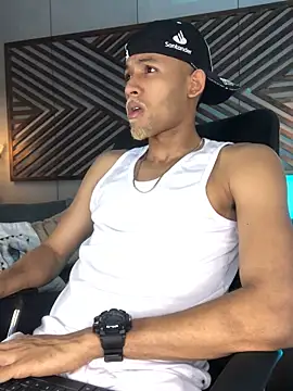 Snapshot of B_Wild chatting on October 21, 2025, 4:12 am B Wild online show from October 21, 2025, 4:12 am