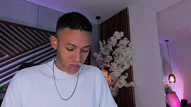 Snapshot of B_Wild chatting on December 14, 2025, 3:35 am B Wild online show from December 14, 2025, 3:35 am