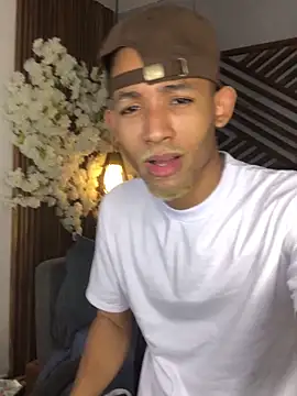 Snapshot of B_Wild chatting on October 8, 2025, 3:41 am B Wild online show from October 8, 2025, 3:41 am