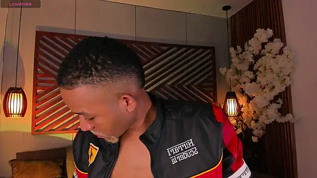 Snapshot of B_Wild chatting on November 6, 2025, 3:32 am B Wild online show from November 6, 2025, 3:32 am