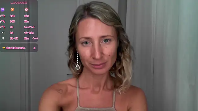 Snapshot of Paevoa chatting on November 11, 2025, 3:18 pm Paevoa online show from November 11, 2025, 3:18 pm