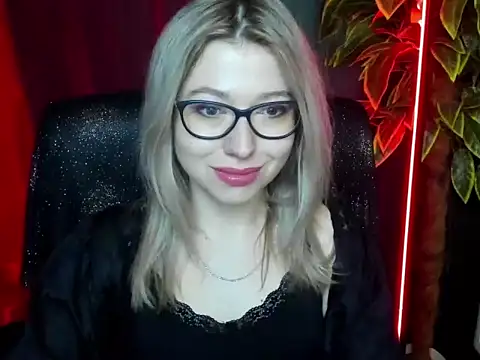 Snapshot of loveHeidi chatting on March 9, 2026, 5:33 am loveHeidi online show from March 9, 2026, 5:33 am