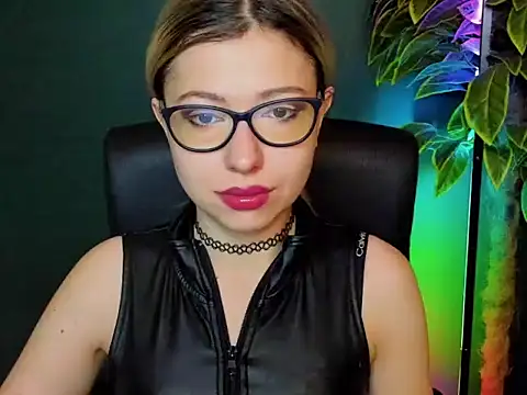 loveHeidi online show from December 4, 2025, 5:39 am