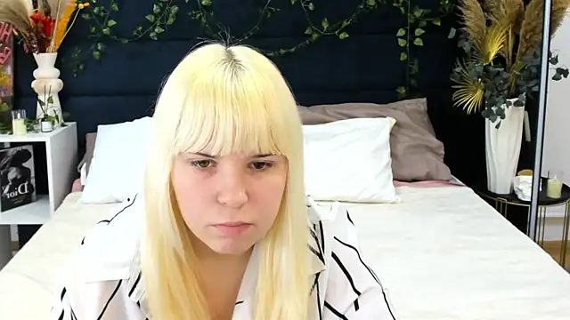 EmillyRogers online show from November 13, 2025, 5:11 am