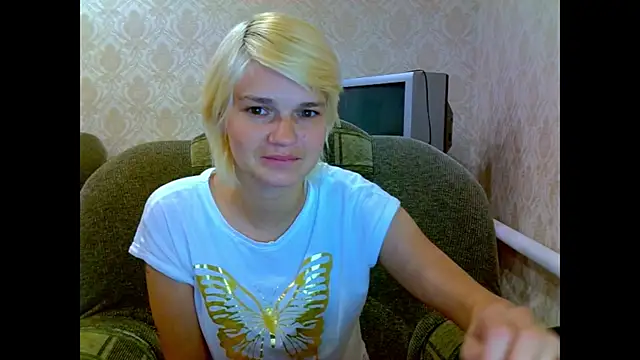 Snapshot of SaraSnow_ chatting on November 10, 2025, 8:03 pm SaraSnow online show from November 10, 2025, 8:03 pm