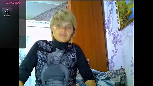 Snapshot of SaraSnow_ chatting on September 22, 2025, 5:41 pm SaraSnow online show from September 22, 2025, 5:41 pm