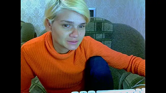 Snapshot of SaraSnow_ chatting on November 25, 2025, 8:09 pm SaraSnow online show from November 25, 2025, 8:09 pm