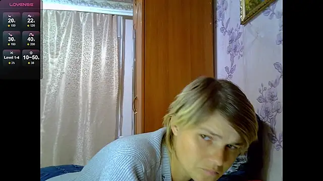 Snapshot of SaraSnow_ chatting on October 16, 2025, 7:33 pm SaraSnow online show from October 16, 2025, 7:33 pm