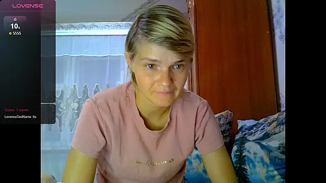 Snapshot of SaraSnow_ chatting on September 25, 2025, 6:03 pm SaraSnow online show from September 25, 2025, 6:03 pm