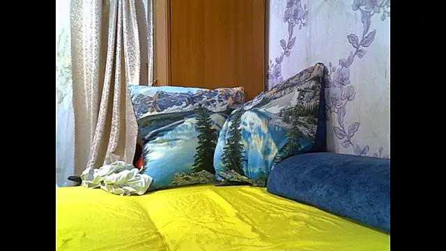 Snapshot of SaraSnow_ chatting on October 25, 2025, 6:52 pm SaraSnow online show from October 25, 2025, 6:52 pm