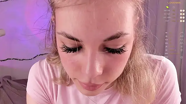 Leila Vanilla online show from July 2, 2026, 3:45 am