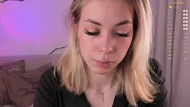 Leila Vanilla online show from May 30, 2026, 5:58 am