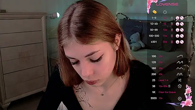 Snapshot of Leila_Vanilla chatting on November 12, 2025, 1:21 am Leila Vanilla online show from November 12, 2025, 1:21 am