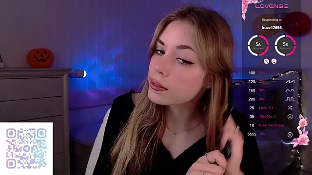 Snapshot of Leila_Vanilla chatting on November 1, 2025, 2:40 am Leila Vanilla online show from November 1, 2025, 2:40 am