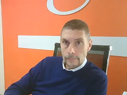 Snapshot of max79ve31 chatting on October 28, 2025, 1:10 pm max79ve31 online show from October 28, 2025, 1:10 pm