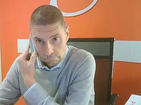 Snapshot of max79ve31 chatting on October 20, 2025, 12:17 pm max79ve31 online show from October 20, 2025, 12:17 pm