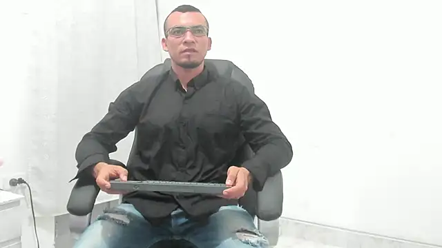 Snapshot of johan_miller0 chatting on November 8, 2025, 4:27 am johan miller0 online show from November 8, 2025, 4:27 am