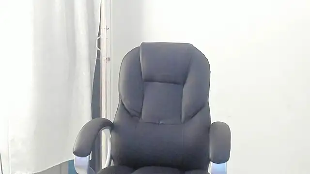 Snapshot of johan_miller0 chatting on November 11, 2025, 12:00 pm johan miller0 online show from November 11, 2025, 12:00 pm