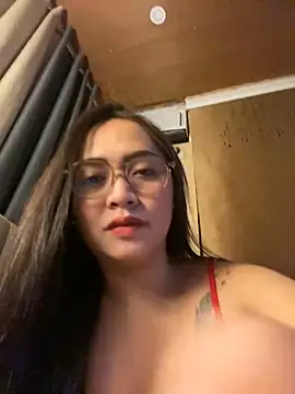 Snapshot of yourdevilsweettsx chatting on November 7, 2025, 12:21 pm yourdevilsweettsx online show from November 7, 2025, 12:21 pm