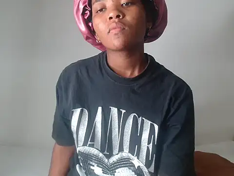 AshleyT255 online show from October 16, 2025, 1:08 pm